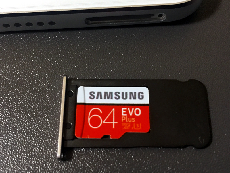 HUAWEI MediaPad M3用にmicroSDカード(Samsung microSDXC Class10 UHS ...